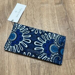 VERA BRADLEY | Checkbook Cover in Blue Tapestry